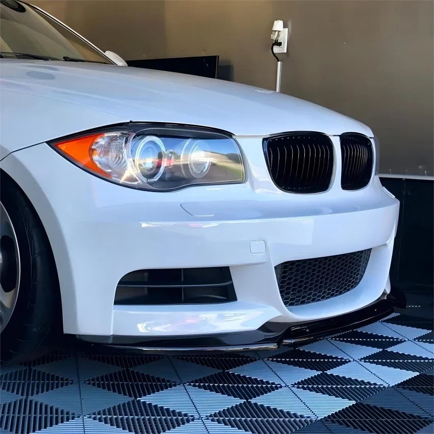 Frontleppe for BMW 1-serie E82/E88 (2008–2013) – Sort eller Karbonlook