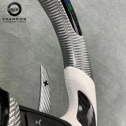 Custom BMW F-serie ratt med karbon-look og LED-display