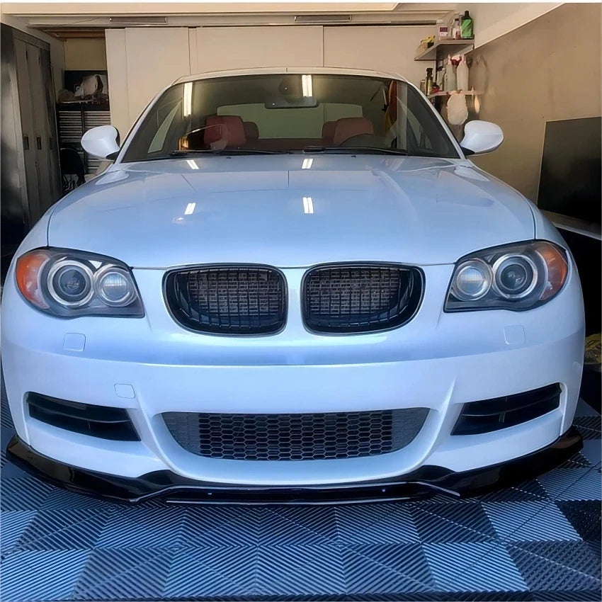Frontleppe for BMW 1-serie E82/E88 (2008–2013) – Sort eller Karbonlook