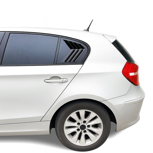 Bakre vindusdeksel / sidevent i karbonlook for BMW 1-serie E87 (2005–2011)