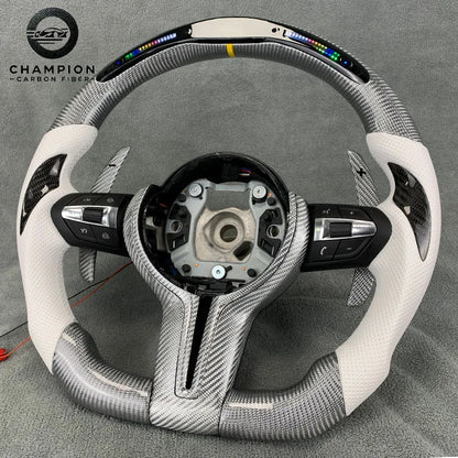 Custom BMW F-serie ratt med karbon-look og LED-display